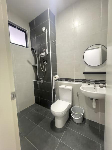 Rumah Teres untuk Disewa di Taman Desa Tebrau (Tebrau) - KT Tan - Bathroom - PropertyGuru.com.my