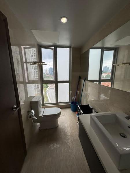 Kediaman Servis untuk Disewa di Regalia Residence - Kenneth Siew - Bathroom - PropertyGuru.com.my