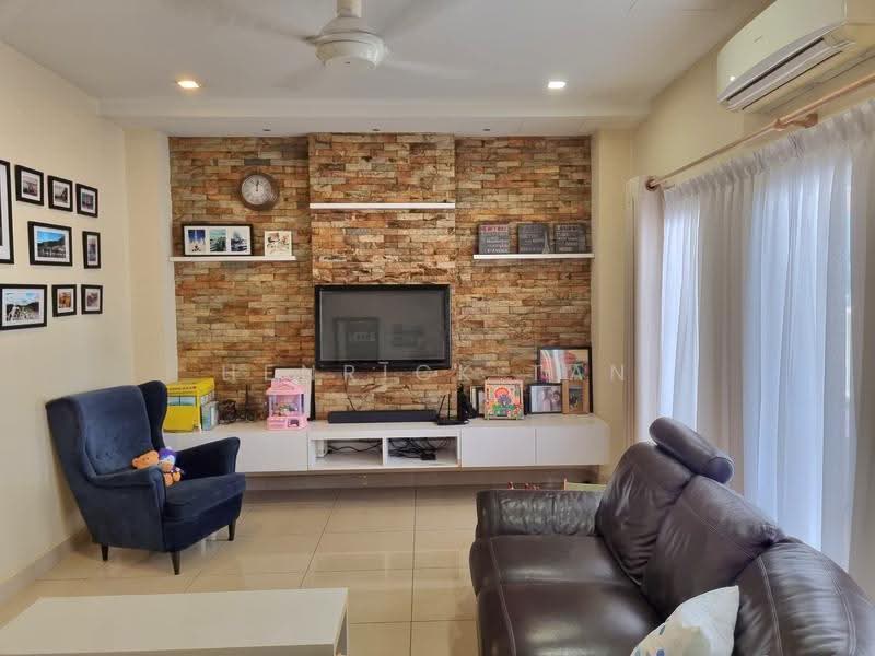 Rumah Teres 2-Tingkat untuk Dijual di Taman Tasik Prima (Puchong) - Henrick Tan - Living Room - PropertyGuru.com.my
