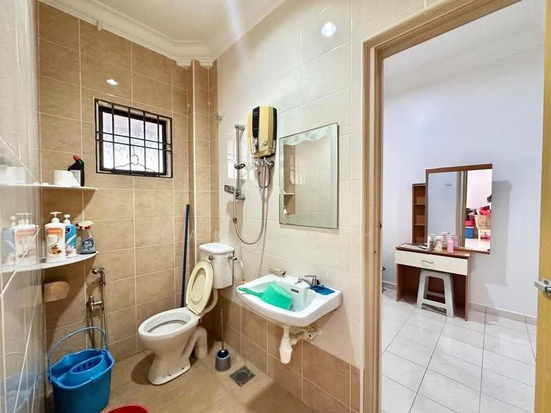 2-storey Terraced House for Sale in Taman Merdeka Jaya (Batu Berendam) - Camie Goh - Bathroom - PropertyGuru.com.my