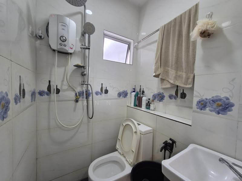 Flat for Sale at Rumah Pangsa Kampung Padang - Ann Lim - Bathroom - PropertyGuru.com.my