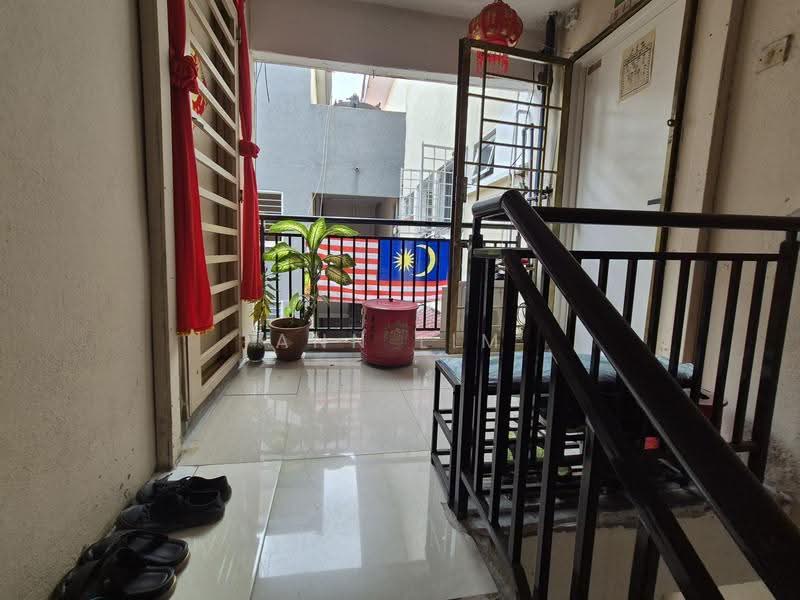 Flat for Sale at Rumah Pangsa Kampung Padang - Ann Lim - Balcony - PropertyGuru.com.my