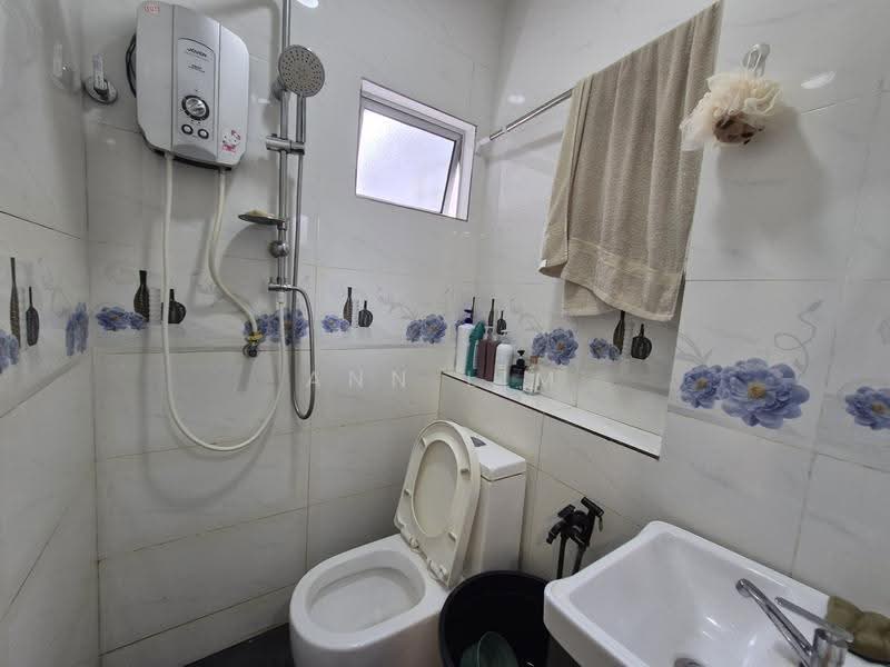 Flat for Sale at Rumah Pangsa Kampung Padang - Ann Lim - Bathroom - PropertyGuru.com.my