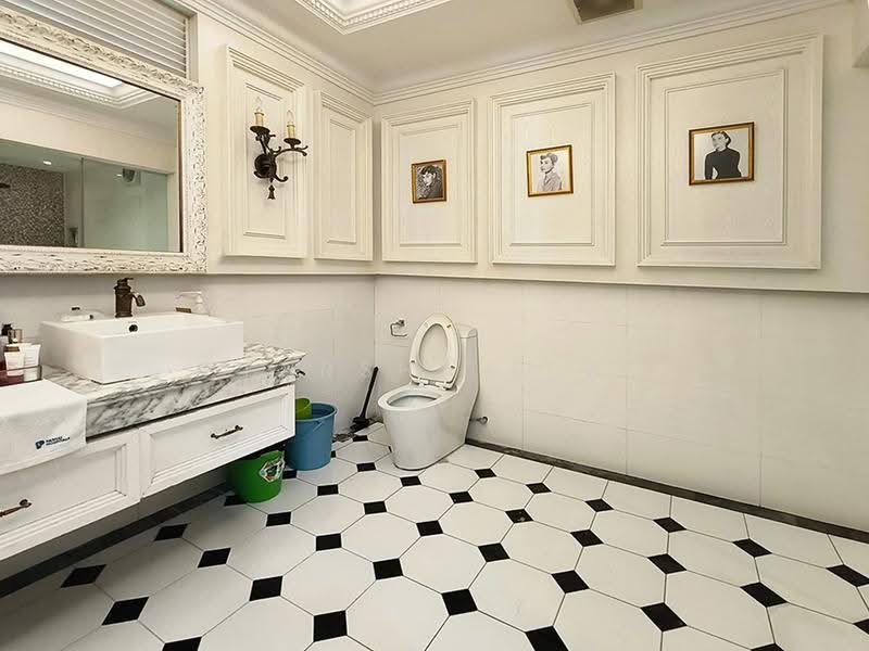 Bungalow House for Sale in Mutiara Damansara (Selangor) - Tarsha Lim - Bathroom - PropertyGuru.com.my