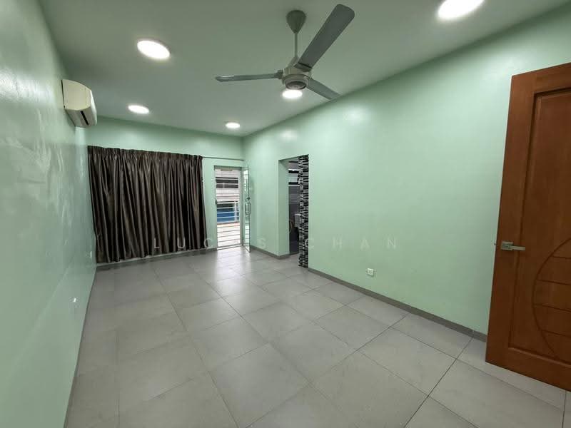 Rumah Teres 2.5-Tingkat untuk Disewa di Taman Overseas Union (Taman Oug) (Jalan Klang Lama (Old Klang Road)) - Lucas Chan - Living Room - PropertyGuru.com.my