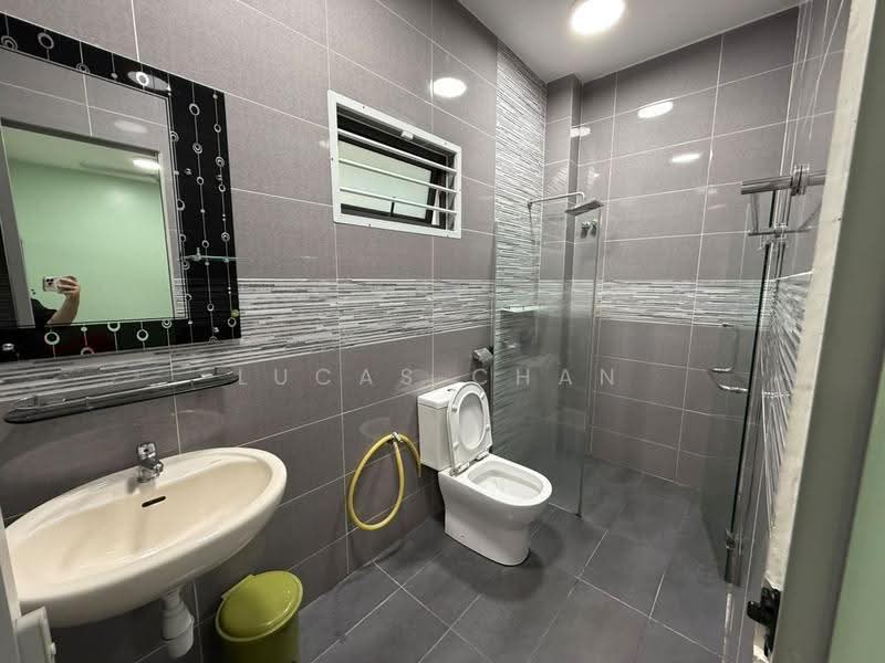 Rumah Teres 2.5-Tingkat untuk Disewa di Taman Overseas Union (Taman Oug) (Jalan Klang Lama (Old Klang Road)) - Lucas Chan - Bathroom - PropertyGuru.com.my