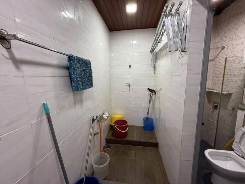 Rumah Teres 2.5-Tingkat untuk Disewa di Taman Overseas Union (Taman Oug) (Jalan Klang Lama (Old Klang Road)) - Lucas Chan - Bathroom - PropertyGuru.com.my