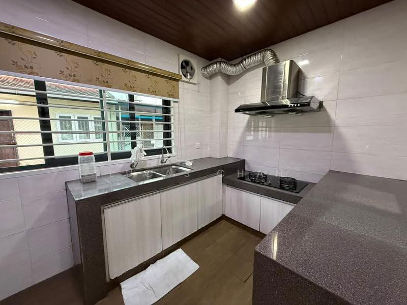 Rumah Teres 2.5-Tingkat untuk Disewa di Taman Overseas Union (Taman Oug) (Jalan Klang Lama (Old Klang Road)) - Lucas Chan - Kitchen - PropertyGuru.com.my