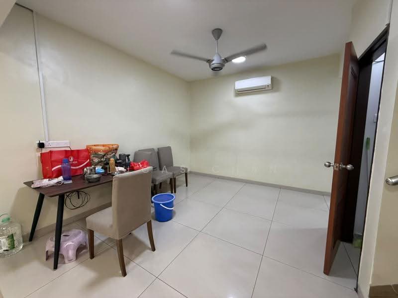 Rumah Teres 2.5-Tingkat untuk Disewa di Taman Overseas Union (Taman Oug) (Jalan Klang Lama (Old Klang Road)) - Lucas Chan - Living Room - PropertyGuru.com.my
