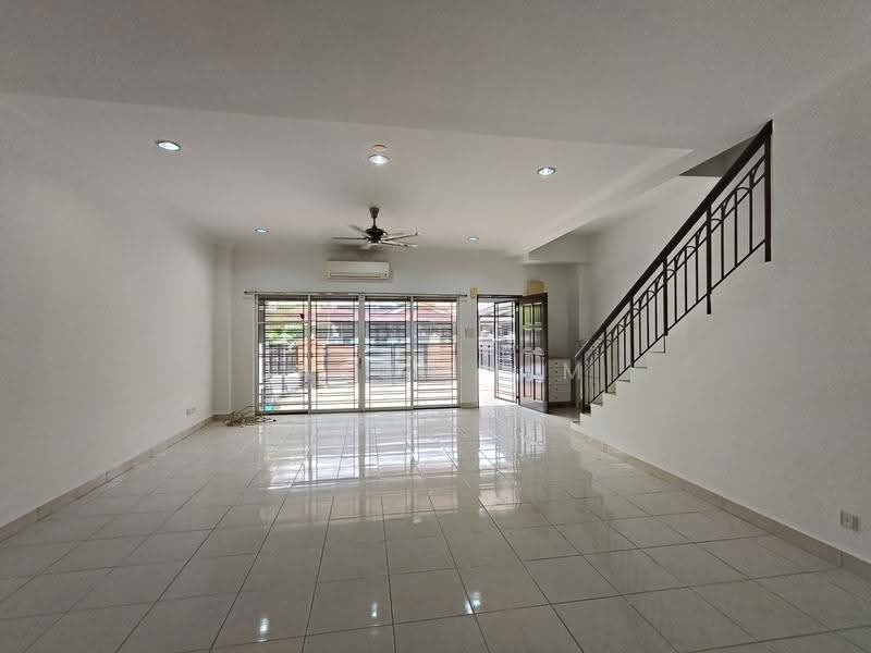 Rumah Teres 2-Tingkat untuk Dijual di Bandar Puteri Klang (Klang) - Jason Lim - Living Room - PropertyGuru.com.my