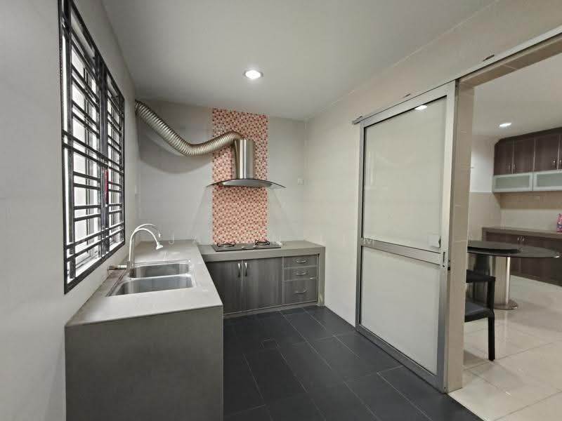 Rumah Teres 2-Tingkat untuk Dijual di Bandar Puteri Klang (Klang) - Jason Lim - Kitchen - PropertyGuru.com.my