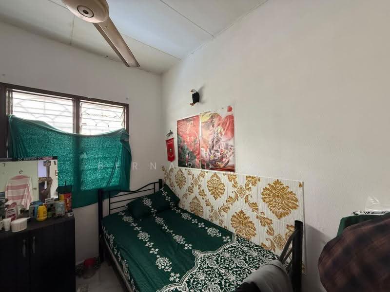 Rumah Teres 2-Tingkat untuk Dijual di Taman Sri Subang (Sunway) - Bernard Tay - Bedroom - PropertyGuru.com.my