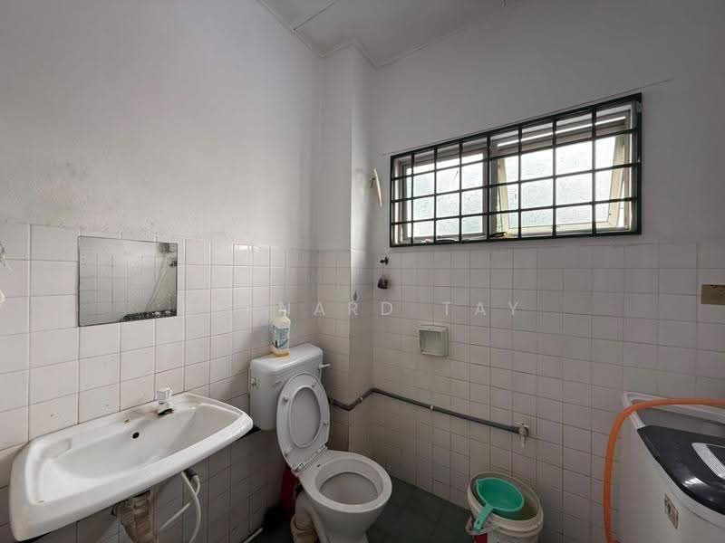 Rumah Teres 2-Tingkat untuk Dijual di Taman Sri Subang (Sunway) - Bernard Tay - Bathroom - PropertyGuru.com.my