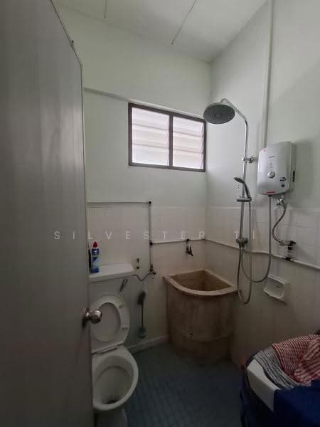 Apartment for Sale at Mutiara Indah Apartment - Silvester Ti - Bathroom - PropertyGuru.com.my