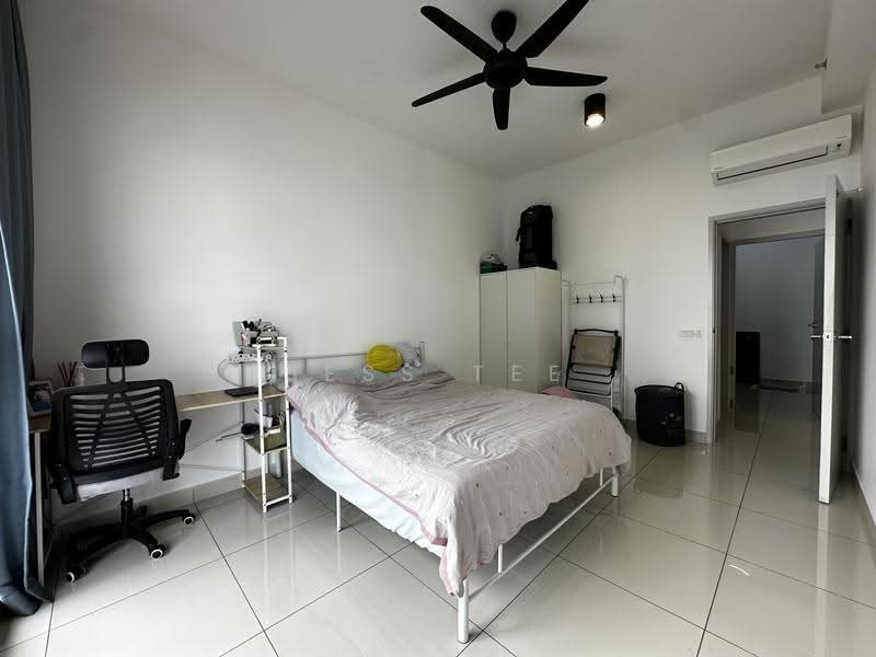 Kediaman Servis untuk Dijual di Setia City Residences - Jess Tee - Bedroom - PropertyGuru.com.my