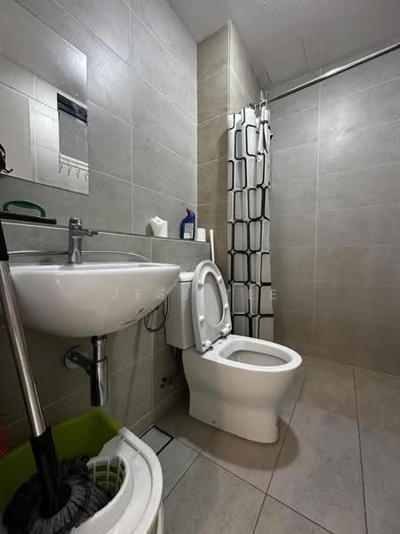 Kediaman Servis untuk Dijual di Setia City Residences - Jess Tee - Bathroom - PropertyGuru.com.my