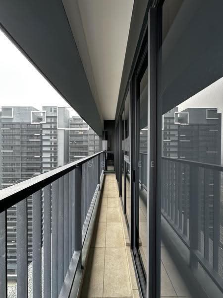 Kediaman Servis untuk Dijual di Setia City Residences - Jess Tee - Balcony - PropertyGuru.com.my