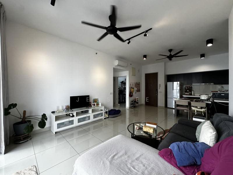 Kediaman Servis untuk Dijual di Setia City Residences - Jess Tee - Living Room - PropertyGuru.com.my