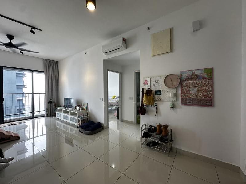 Kediaman Servis untuk Dijual di Setia City Residences - Jess Tee - Living Room - PropertyGuru.com.my