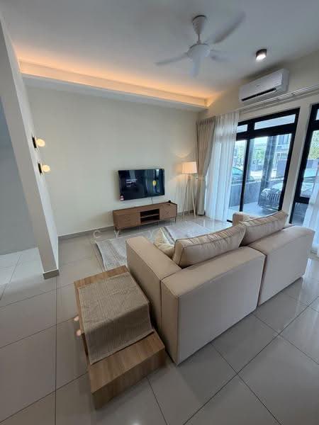 Rumah Teres untuk Disewa di Elmina (Shah Alam) - CY Yong - Living Room - PropertyGuru.com.my