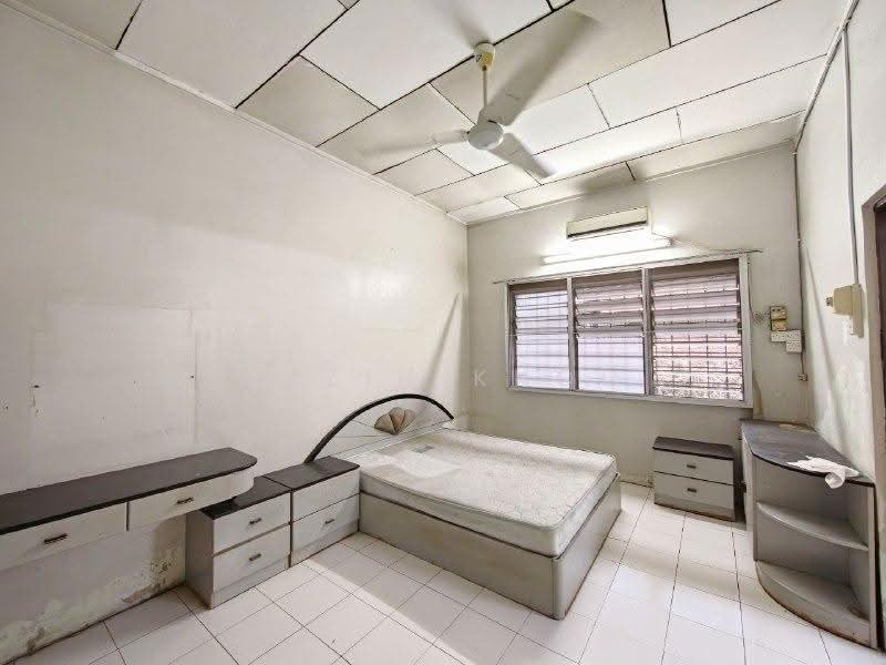 Semi-Detached House for Sale in New Pasir Puteh (Ipoh) - Qazin Khoo - Bedroom - PropertyGuru.com.my