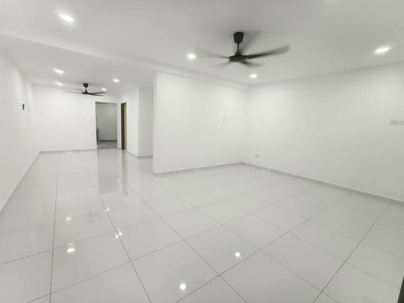 Rumah Teres 2-Tingkat untuk Dijual di Taman Bukit Kempas (Tampoi) - Jason Sim - Living Room - PropertyGuru.com.my
