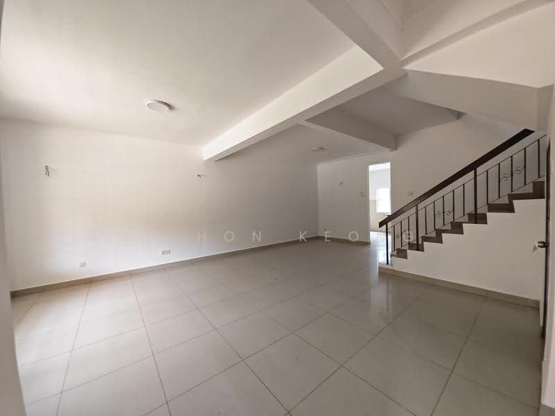 2-storey Terraced House for Sale in TAMAN PUCHONG UTAMA (Puchong) - Ng Hon Keong - Living Room - PropertyGuru.com.my