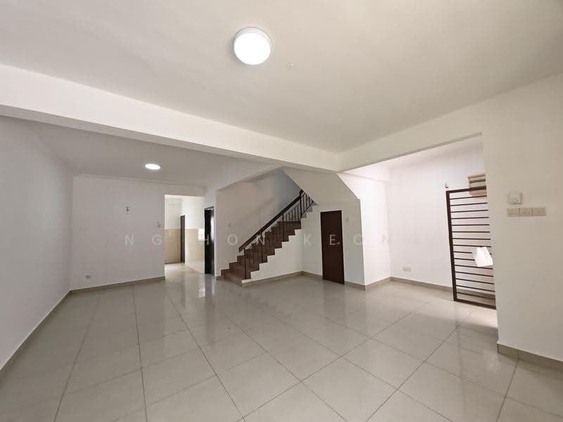 2-storey Terraced House for Sale in TAMAN PUCHONG UTAMA (Puchong) - Ng Hon Keong - Living Room - PropertyGuru.com.my