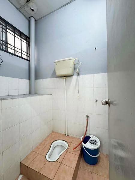 Shop / Office for Rent in Taman Austin Perdana (Tebrau) - Stella Chia - Bathroom - PropertyGuru.com.my
