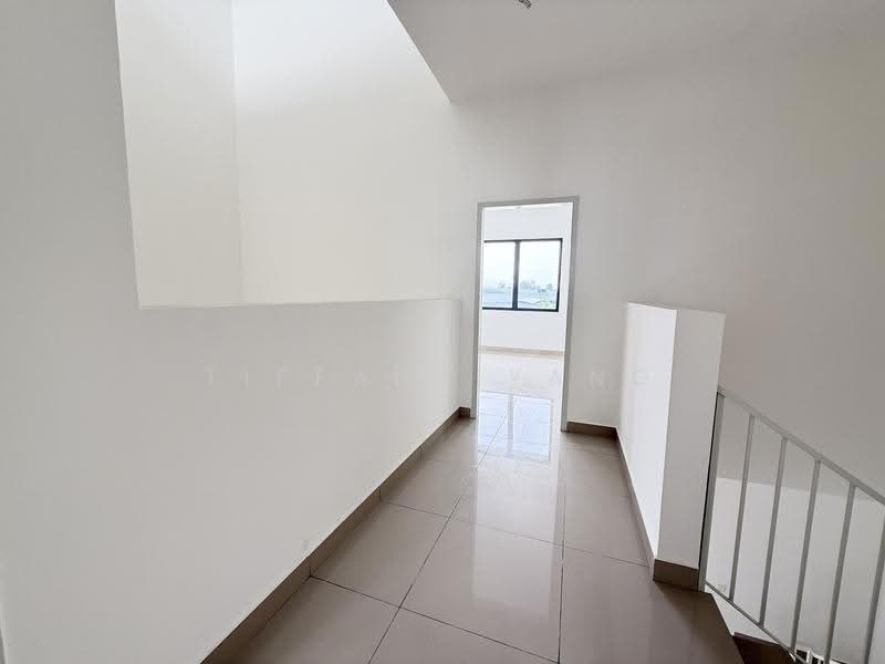 Rumah Teres 2-Tingkat untuk Disewa di Rawang (Selangor) - Tiffany Yang - Upstair Corridor - PropertyGuru.com.my