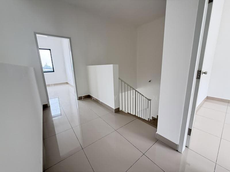 Rumah Teres 2-Tingkat untuk Disewa di Rawang (Selangor) - Tiffany Yang - Upstair Corridor - PropertyGuru.com.my