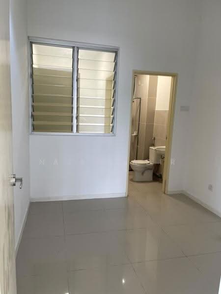 Rumah Teres untuk Dijual di Bandar Country Homes (Rawang) - Najah Kadir - Bathroom - PropertyGuru.com.my