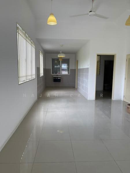 Rumah Teres untuk Dijual di Bandar Country Homes (Rawang) - Najah Kadir - Corridor - PropertyGuru.com.my