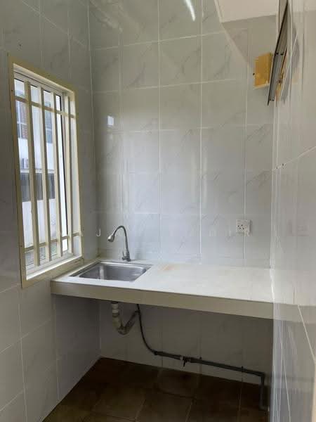 Rumah Teres untuk Dijual di Bandar Country Homes (Rawang) - Najah Kadir - Kitchen - PropertyGuru.com.my
