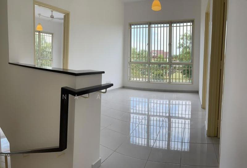 Rumah Teres untuk Dijual di Bandar Country Homes (Rawang) - Najah Kadir - Living Room - PropertyGuru.com.my