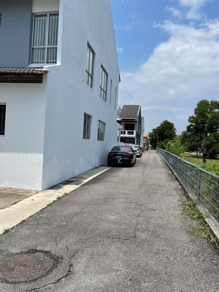 Rumah Teres untuk Dijual di Bandar Country Homes (Rawang) - Najah Kadir - Exterior - PropertyGuru.com.my