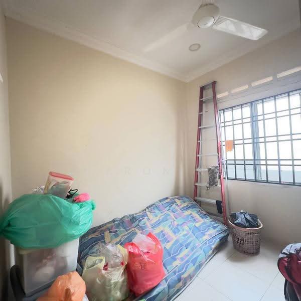 Rumah Teres 1-Tingkat untuk Dijual di Taman Universiti (Skudai) - Sharon Ng - Bedroom - PropertyGuru.com.my