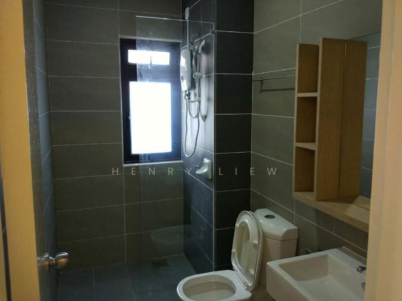 Kediaman Servis untuk Dijual di HYVE - Henry Liew - Bathroom - PropertyGuru.com.my