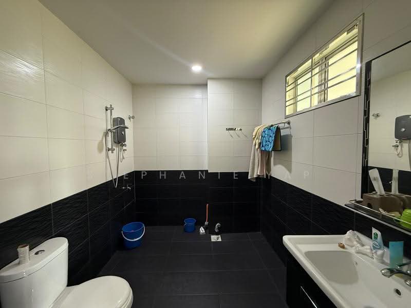 Rumah Teres untuk Disewa di Taman Nusa Perintis 2 (Iskandar Puteri (Nusajaya)) - Stephanie Yap - Bathroom - PropertyGuru.com.my