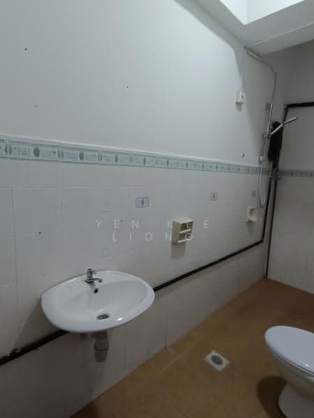 Kondominium untuk Dijual di Desa Gembira - YEN KEE LIONG - Bathroom - PropertyGuru.com.my