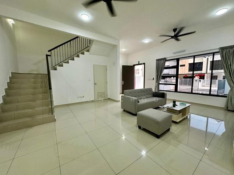 Rumah Teres 2-Tingkat untuk Disewa di Taman Desa Tebrau (Tebrau) - Fion Choo - Living Room - PropertyGuru.com.my