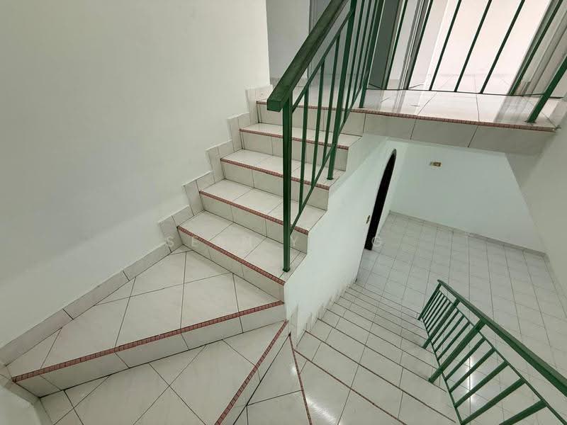 Rumah Teres 2-Tingkat untuk Disewa di Taman Usaha Jaya (Kepong) - Sean Yong - Corridor - PropertyGuru.com.my