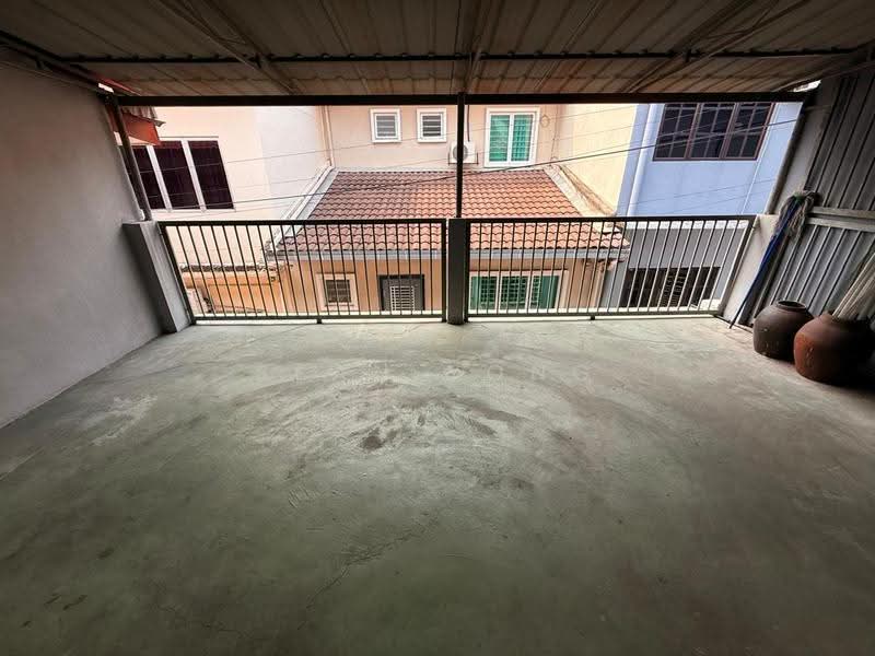 Rumah Teres 2-Tingkat untuk Disewa di Taman Usaha Jaya (Kepong) - Sean Yong - Balcony - PropertyGuru.com.my