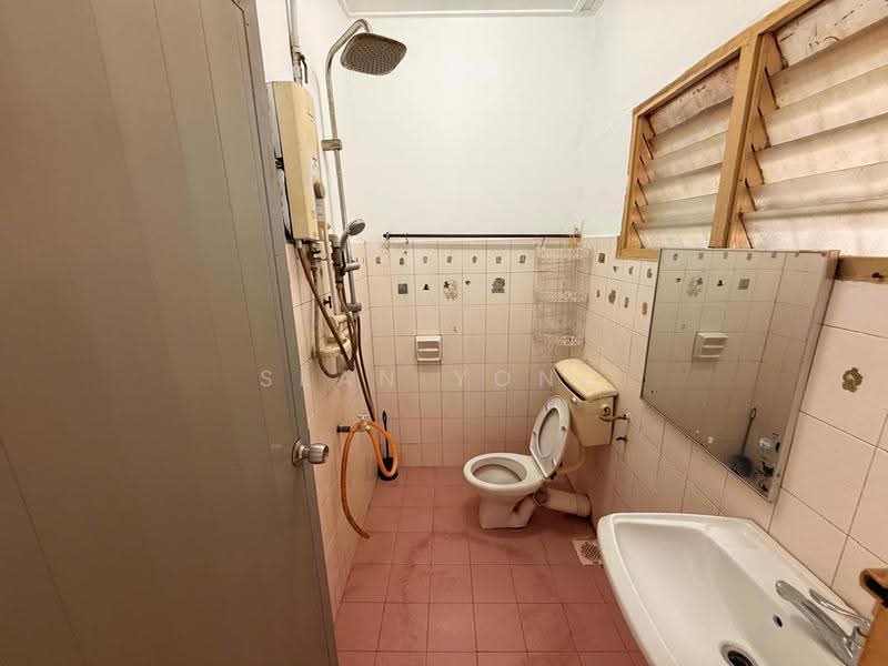 Rumah Teres 2-Tingkat untuk Disewa di Taman Usaha Jaya (Kepong) - Sean Yong - Bathroom - PropertyGuru.com.my