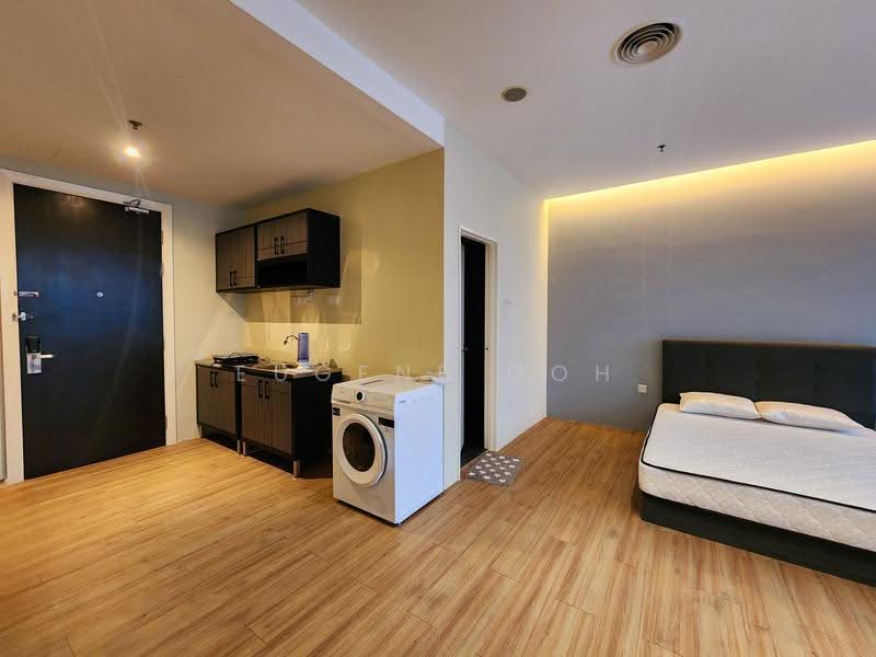 Studio with Kitchen