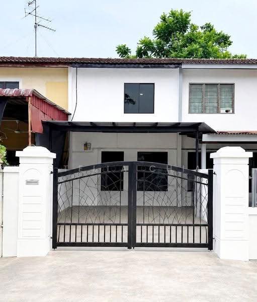 1-storey Terraced House for Sale in Taman Molek (Johor Bahru) - Stella Chia - Exterior - PropertyGuru.com.my