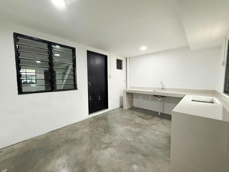 1-storey Terraced House for Sale in Taman Molek (Johor Bahru) - Stella Chia - Kitchen - PropertyGuru.com.my