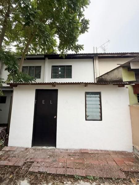 1-storey Terraced House for Sale in Taman Molek (Johor Bahru) - Stella Chia - Exterior - PropertyGuru.com.my