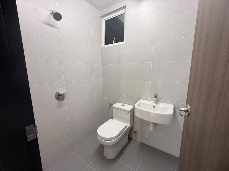 Kediaman Servis untuk Dijual di TRELLIS RESIDENCES - Alen Tan - Bathroom - PropertyGuru.com.my