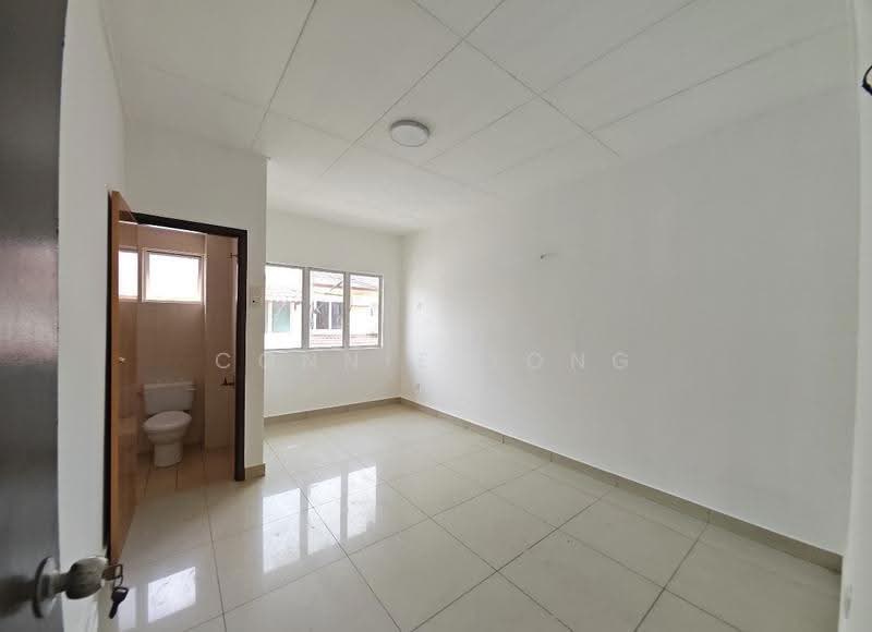 2-storey Terraced House for Sale in TAMAN PUCHONG UTAMA (Puchong) - Connie Tong - Bathroom - PropertyGuru.com.my